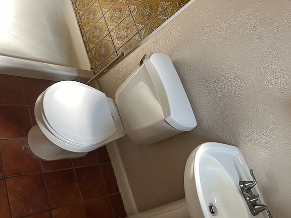 5th image of 917 Lake Ave APT 5