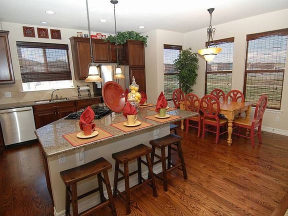 Roomy kitchen w/SSteel appliances