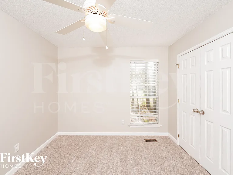 6768 Crossbrook Ln — Photo 13