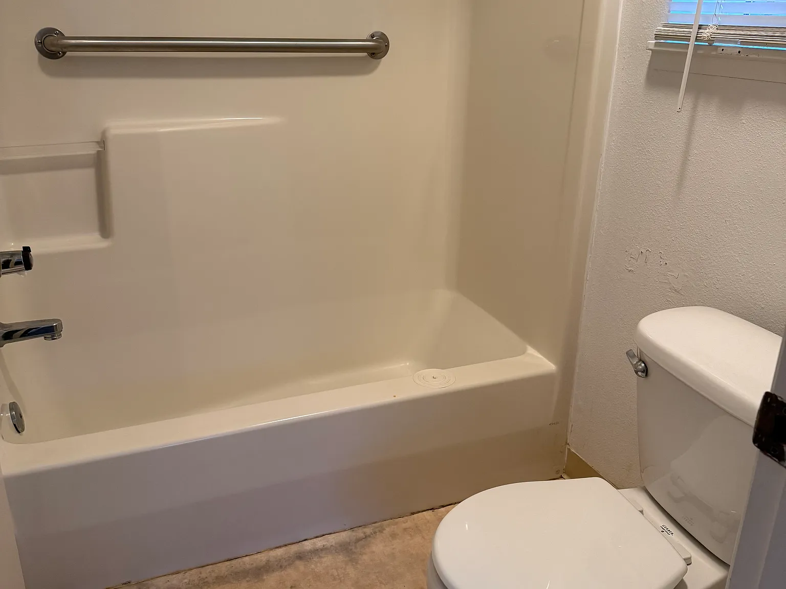 Studio, 250 sqft, $800 — Photo 2