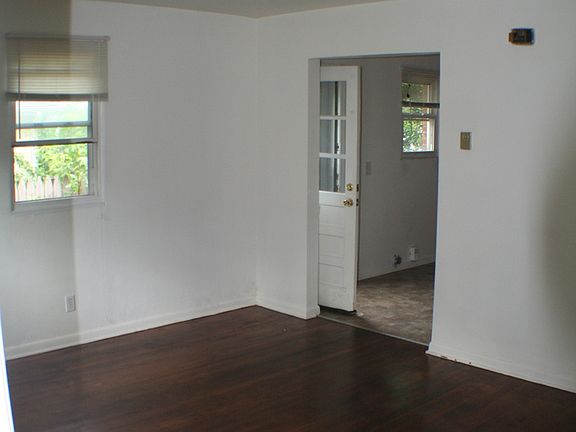 3rd image of 8924 & B London St #A