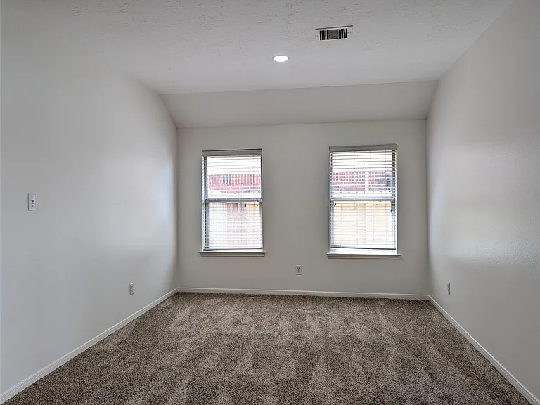 5618 Savannah Woods Ln — Photo 16