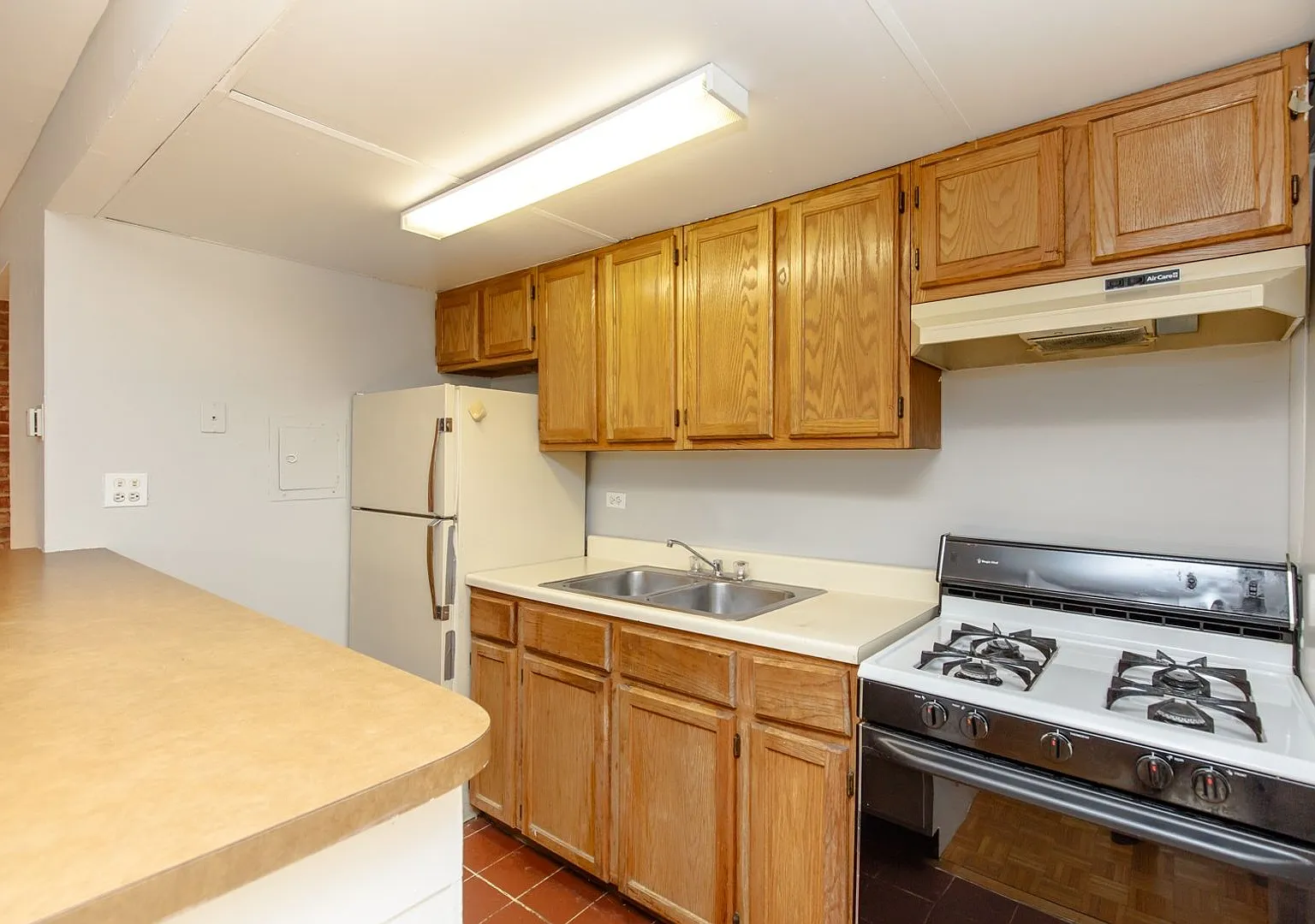 663 W Melrose Street — Photo 3
