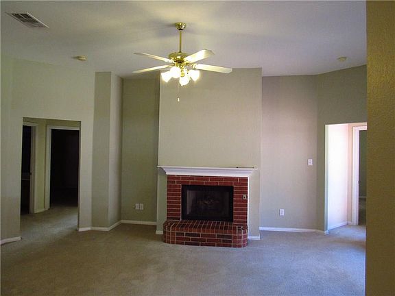 3rd image of 1811 Lake Travis Dr