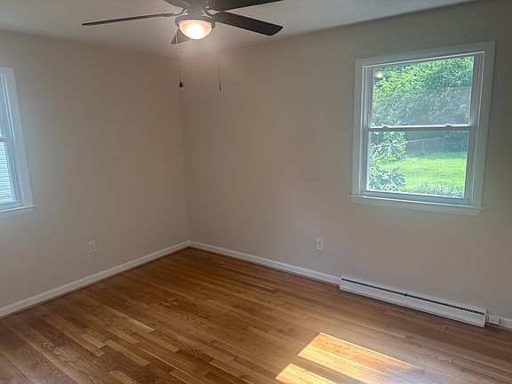 3rd image of 2516 Newport Ave
