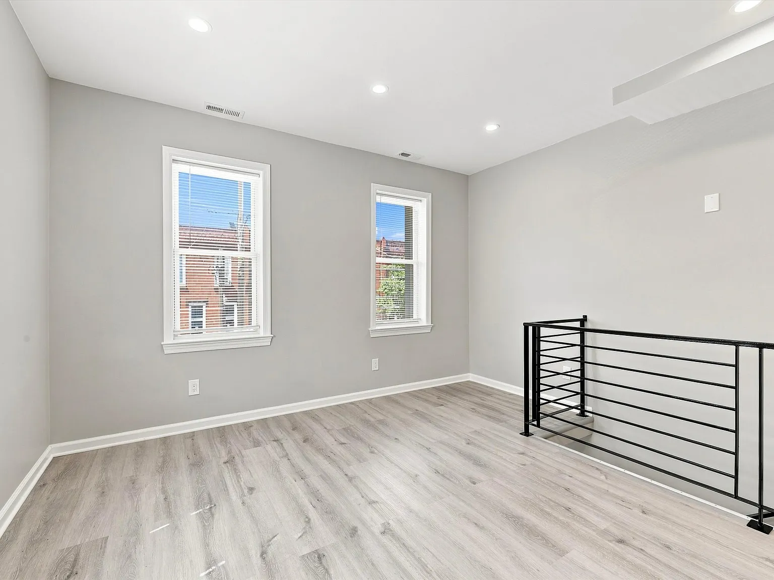 2 bed, 900 sqft, $1,750 — Photo 2