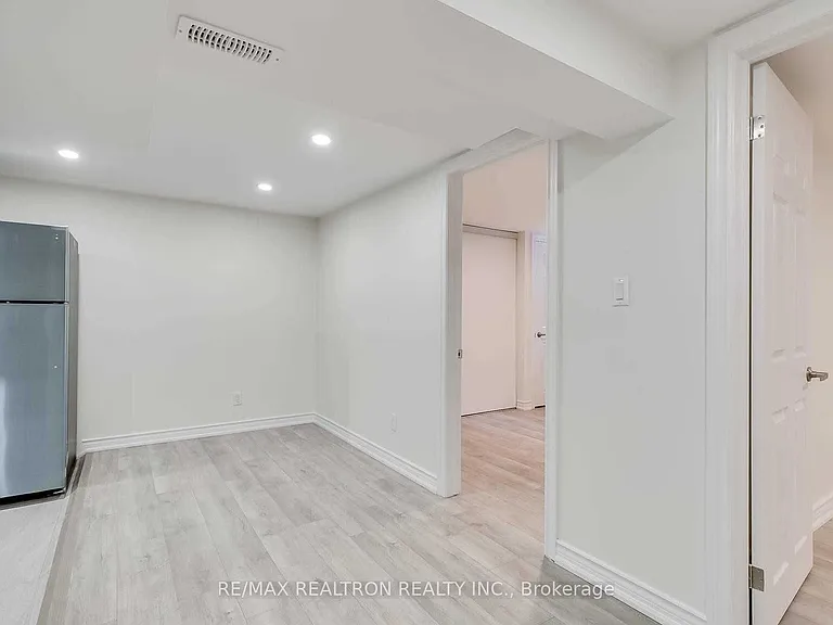 27 Highland Park Blvd — Photo 15