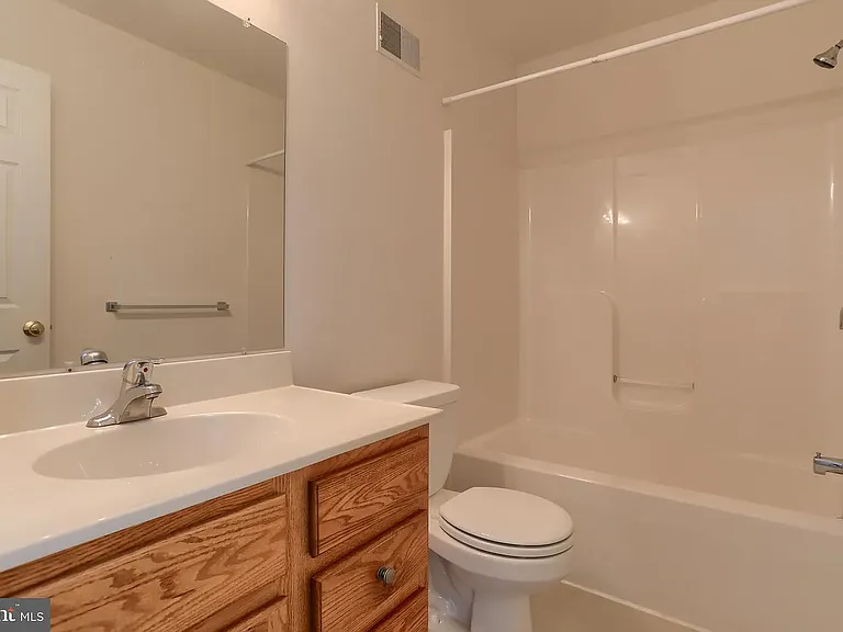 2120 Autumn Ct — Photo 24