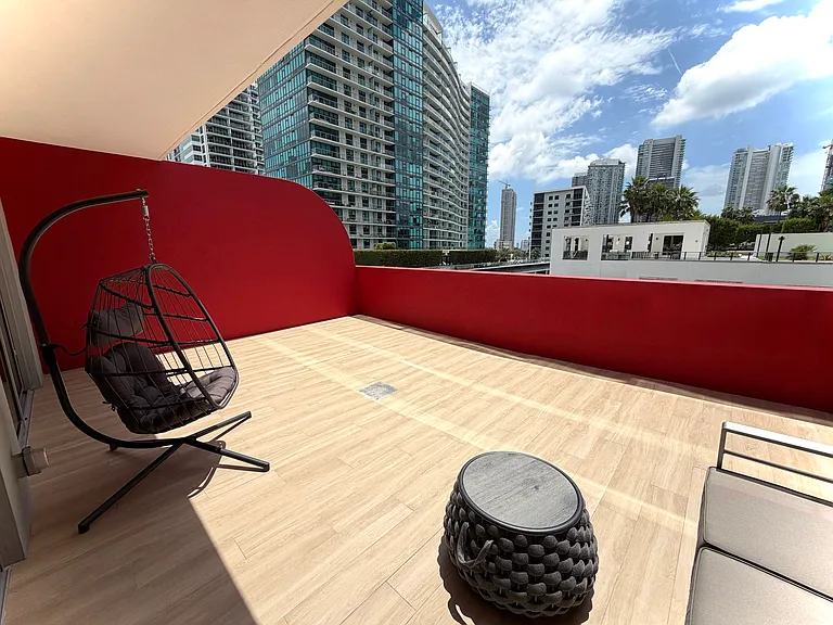 90 NE 32nd St #611 — Photo 10