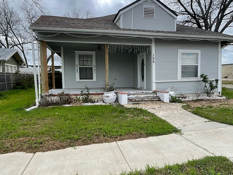 106 E 3rd St — Photo 1