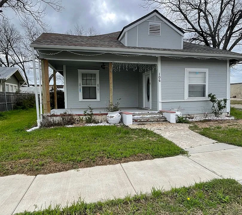 106 E 3rd St