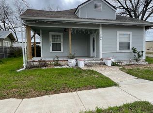106 E 3rd St, Lampasas, TX 76550
