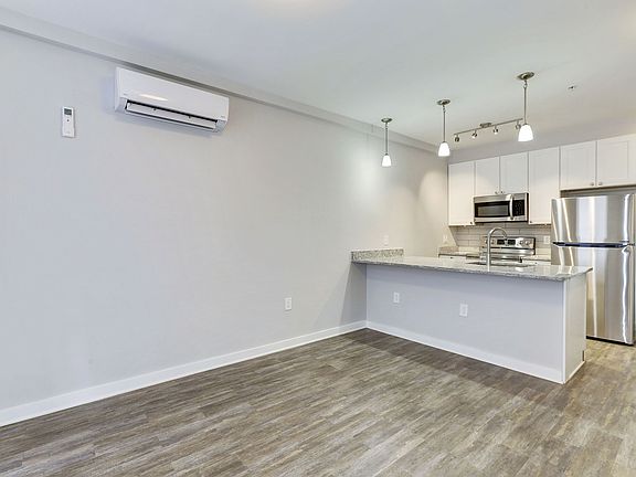3rd image of 1615 Gales St NE #1