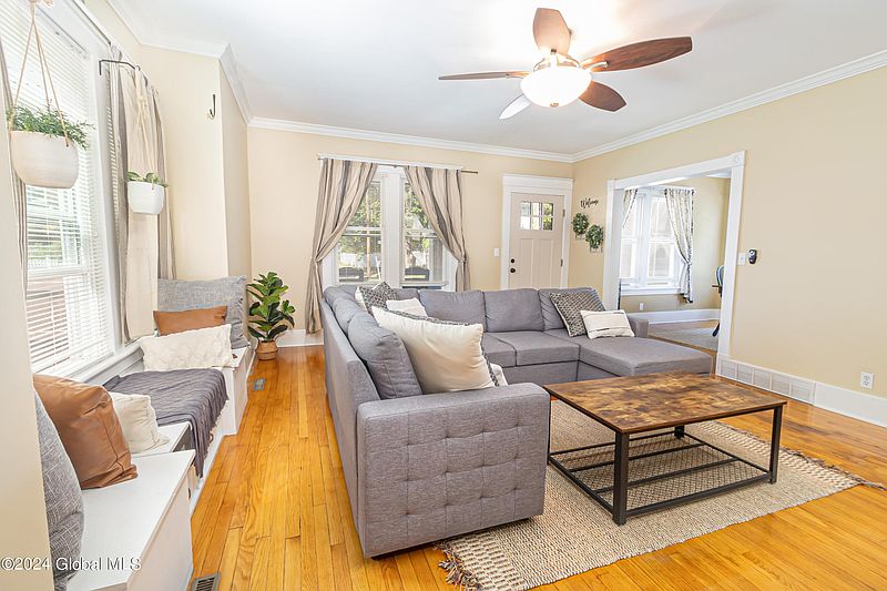 4th image of 68 Sacandaga Road