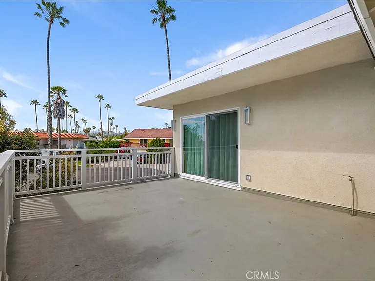 928 Seaside Ct — Photo 3