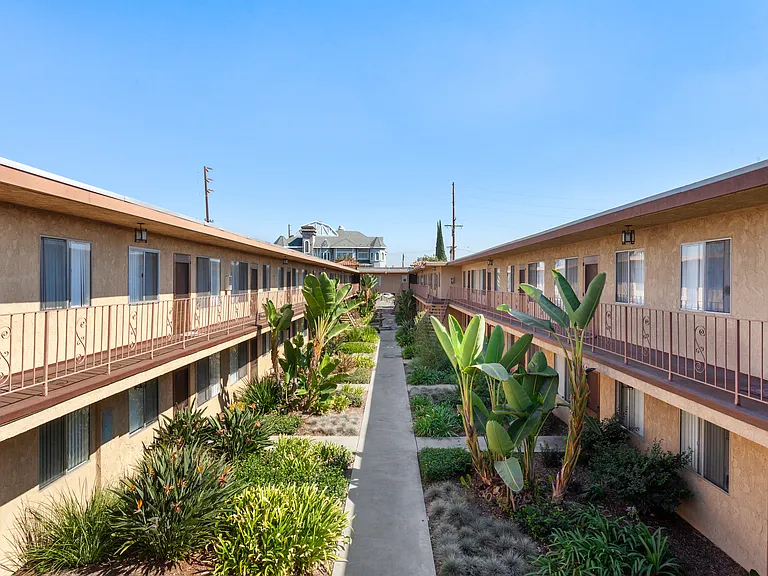 16611 Woodruff Bellflower — Photo 10