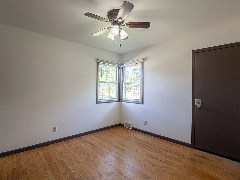 2113 Lake Point Dr — Photo 6