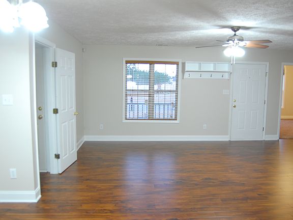 Open Living/Dining Area