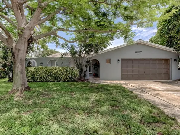 6107 Tanglewood Dr NE, Saint Petersburg, FL 33703