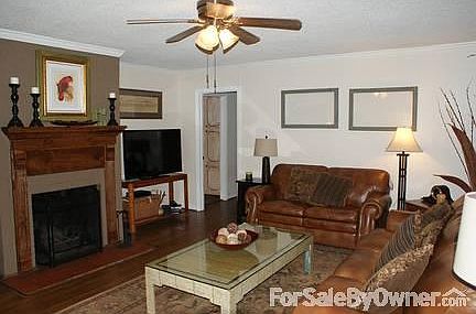 Living room
						:
						Living room