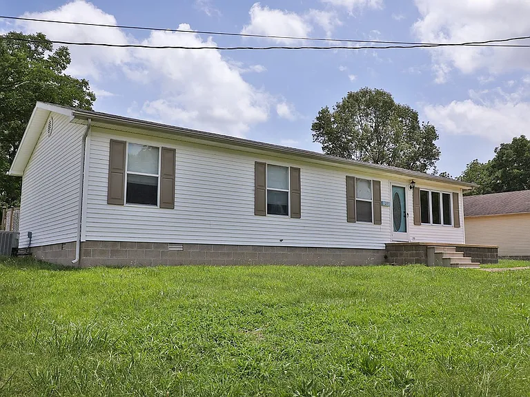 217 E St — Photo 1