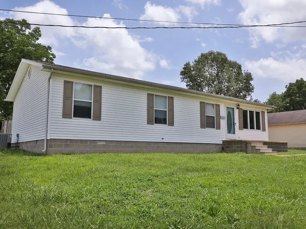 217 E St, Martin, TN 38237
