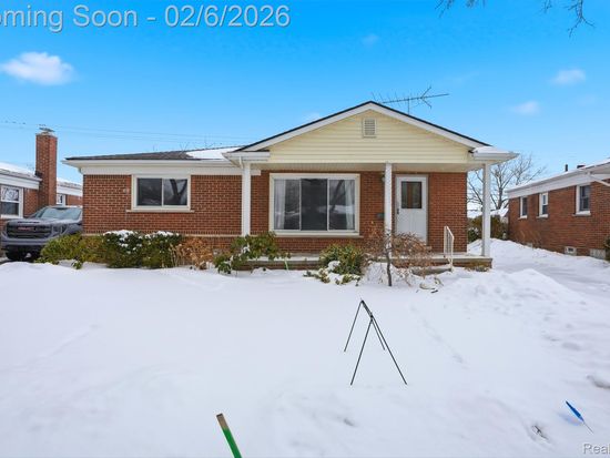 24404 Cubberness St, Saint Clair Shores, MI 48080