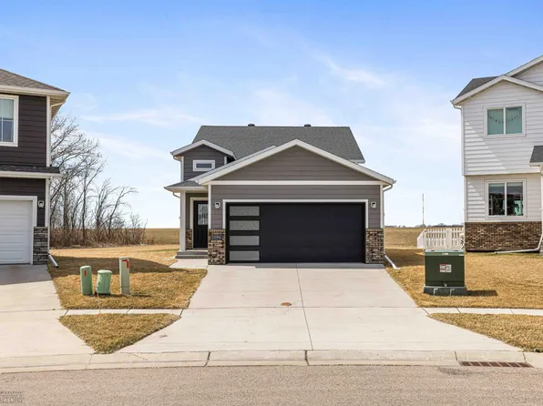 1194 Albert Ct W, West Fargo, ND 58078