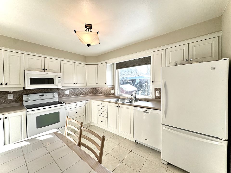1st image of 2294 Wyandotte Dr