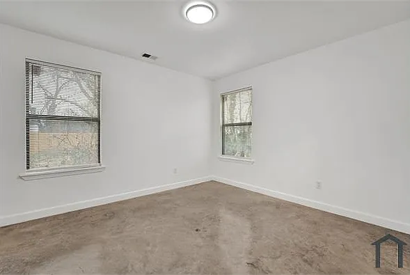 927 Seattle St — Photo 6