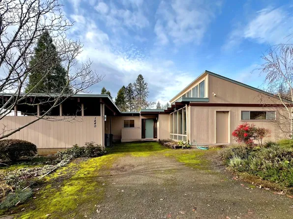 1440 NE 10th St, Grants Pass, OR 97526