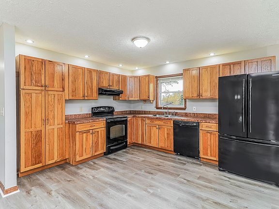 5th image of 3606 Douglas Dr