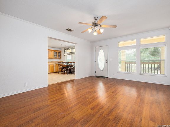 5th image of 1110 Oakwood Loop