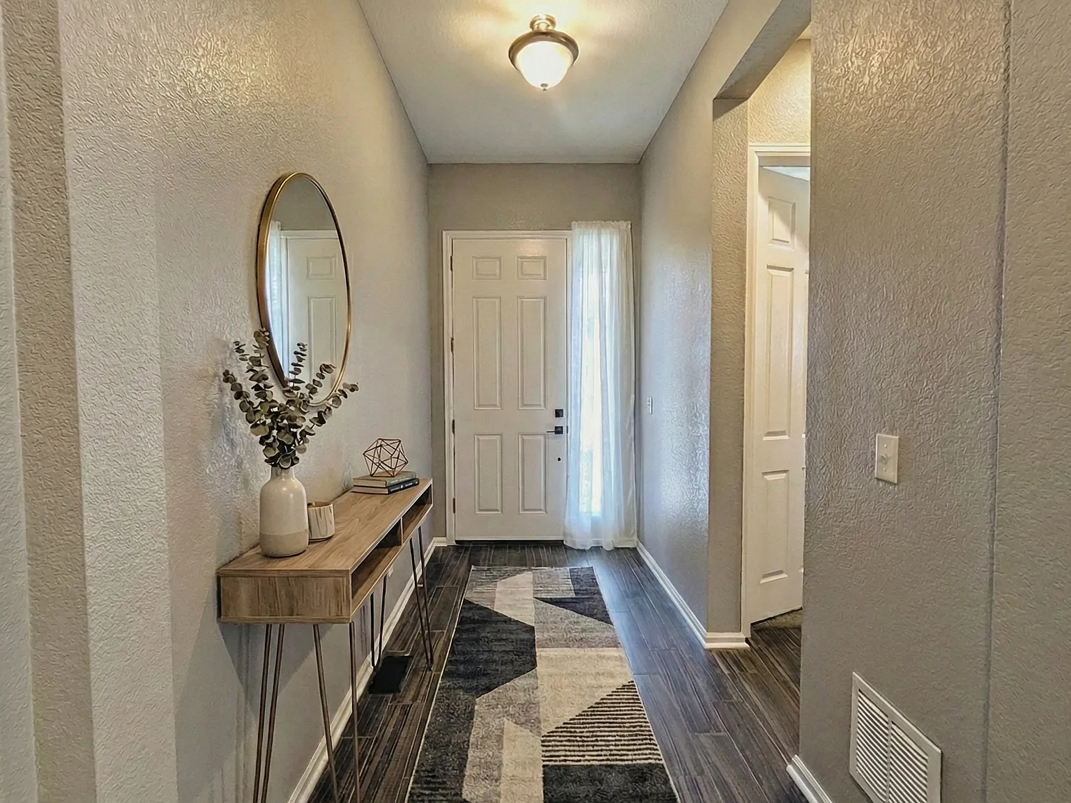 5 bed, 3862 sqft, $3,940 — Photo 2
