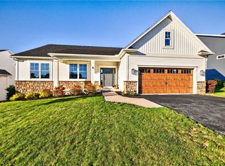 8 Black Wood Cir, Pittsford, NY 14534
