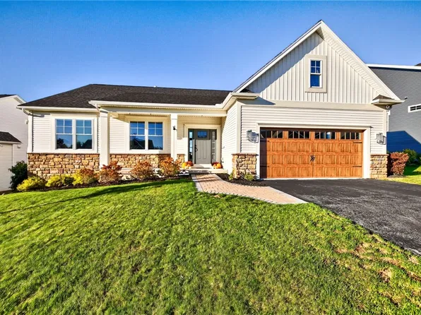 8 Black Wood Cir, Pittsford, NY 14534