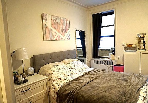 3rd image of 208 E 28th St APT 3L