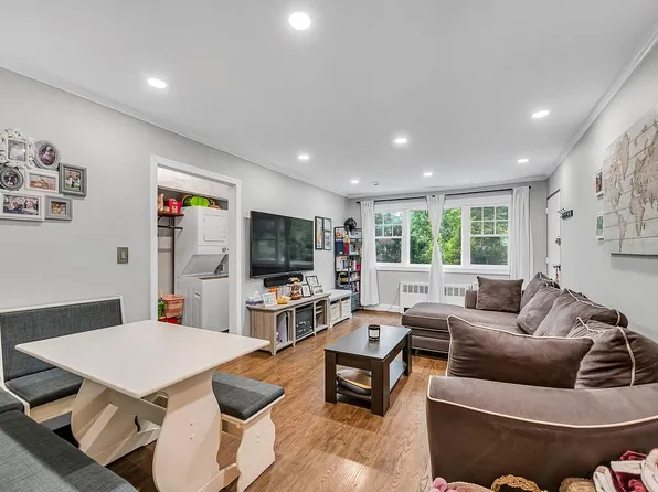 226-25 Union Tpke #A, Oakland Gardens, NY 11364