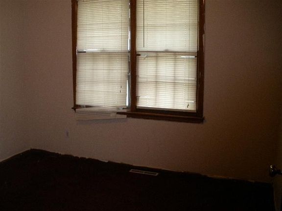3rd image of 11808 Beacon Ave