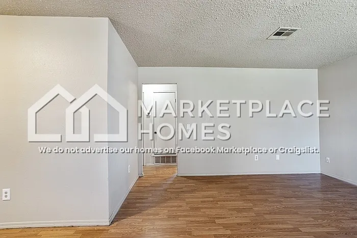 404 E Texas Dr — Photo 7