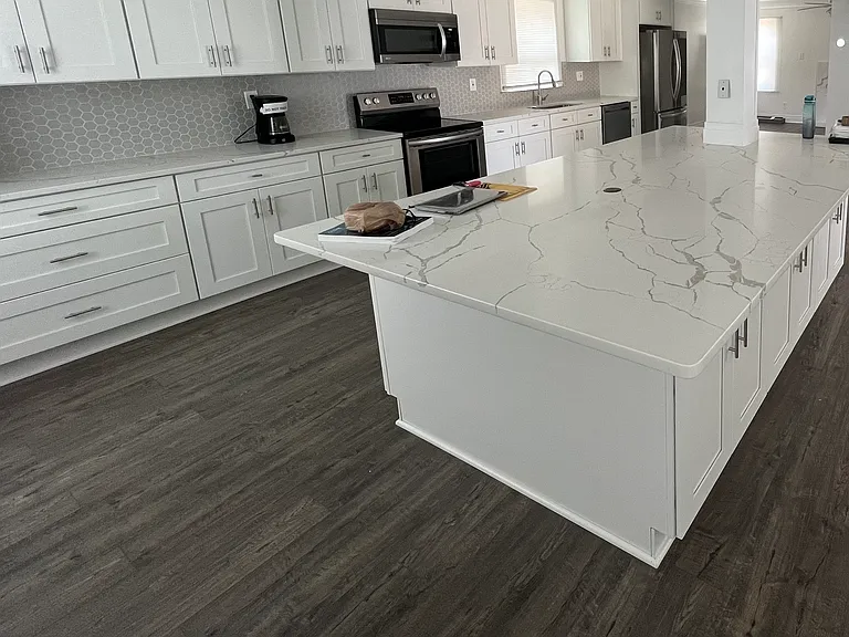 921 Daniel Maloney Dr — Photo 3