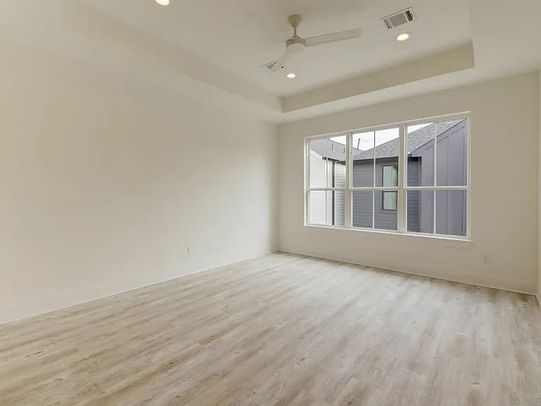 The Grove Oak Forest Apartments