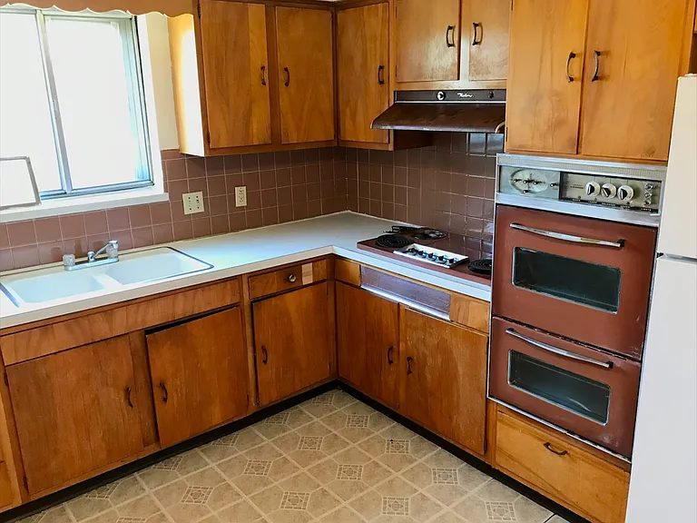 565 Treeside Dr — Photo 4