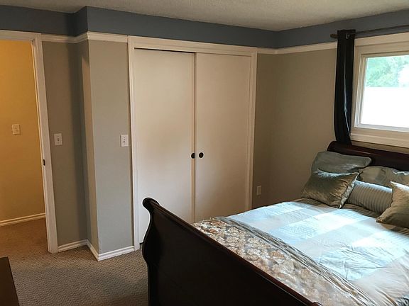 3rd image of 2516 NE 45th St #2