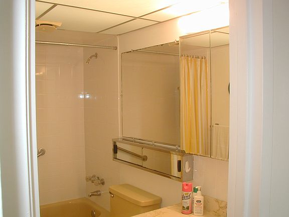 4th image of 2831 Somerset Dr APT 318
