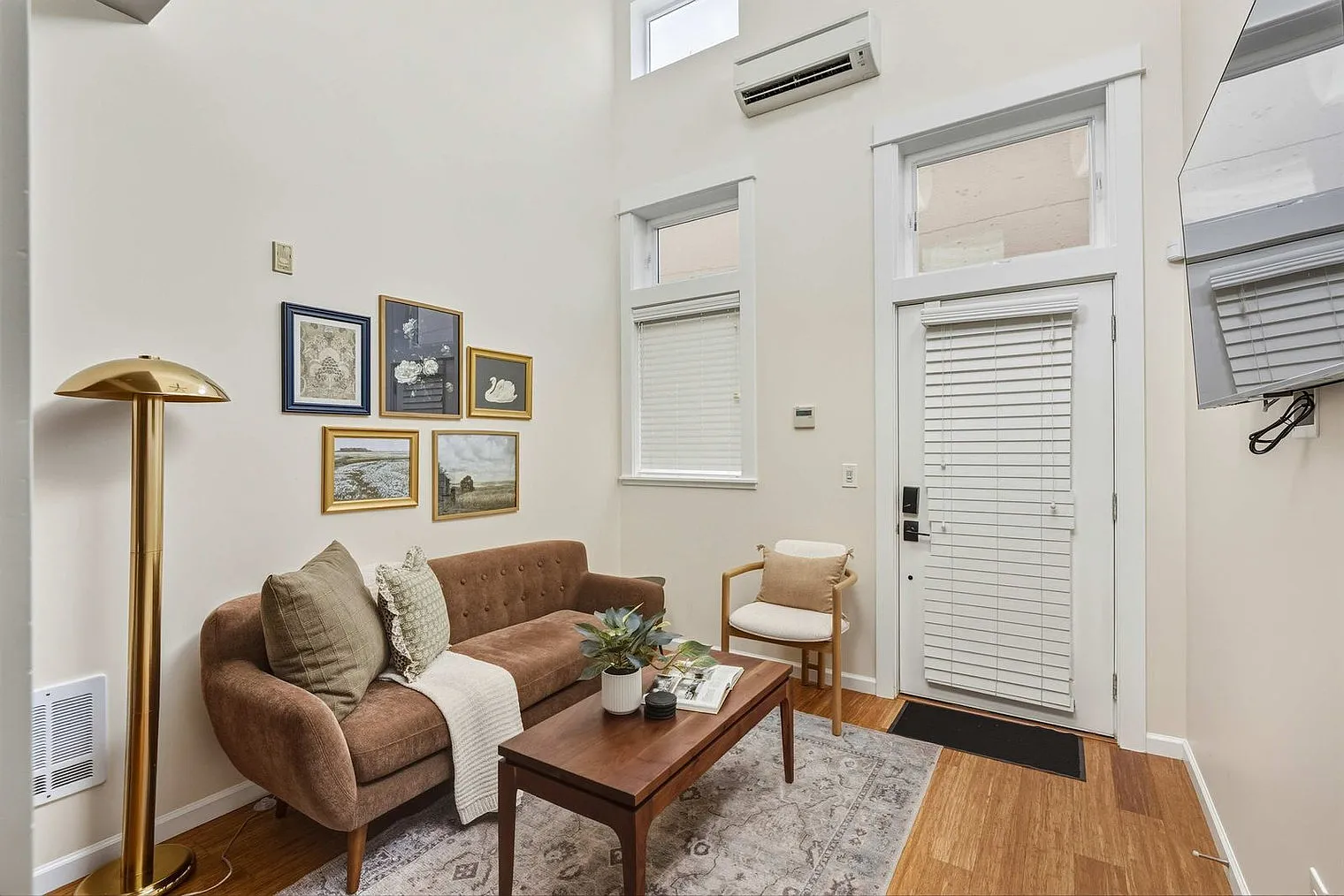 2 bed, 1.0 bath, 796 sqft, $3,739 — Photo 4