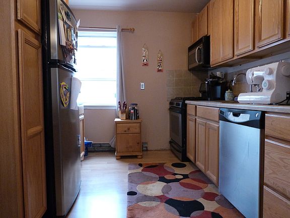 3rd image of 725 Joralemon St Unit 211