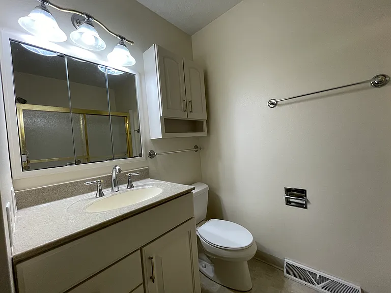 3014 Broadway N — Photo 28