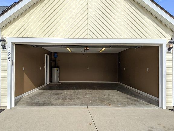 3rd image of 125 Courtney Dr