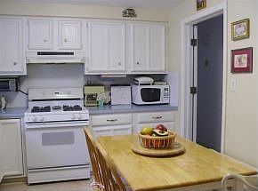 4th image of 4216 Emerson Pl